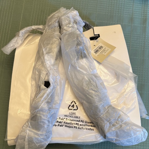 Brand New with tags Fossil purse. - Picture 3 of 4